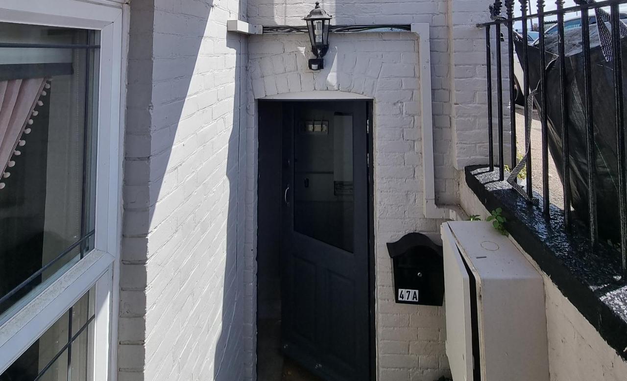 Entire Apartment With Sun Filled Private Garden Margate Exterior photo